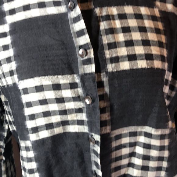 Chico's Design button down shirt abstract black&white check/plaid/100%silk/8or10 - Picture 4 of 14